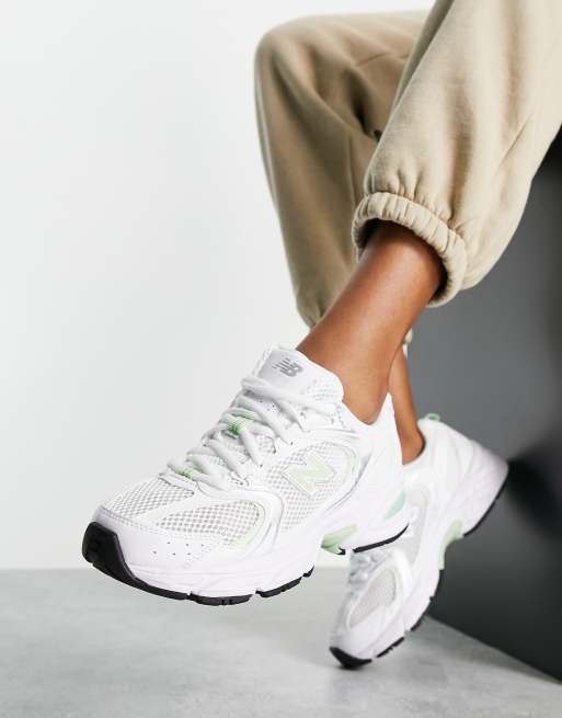 New Balance - 530 - Hvide og pastelgrønne sneakers - Kun hos ASOS