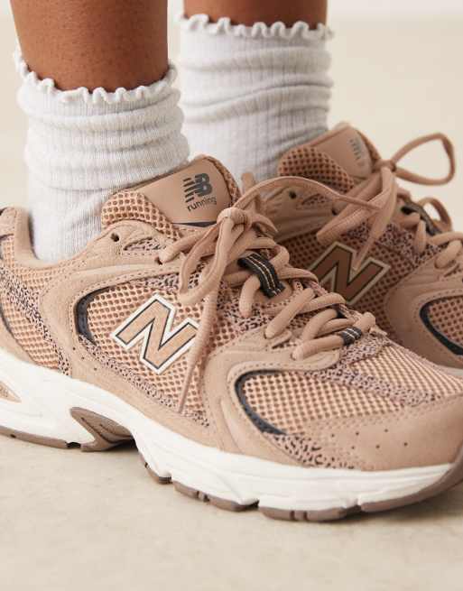 New Balance – 530 – Ljusbruna och leopardmönstrade träningsskor, 3 av 5