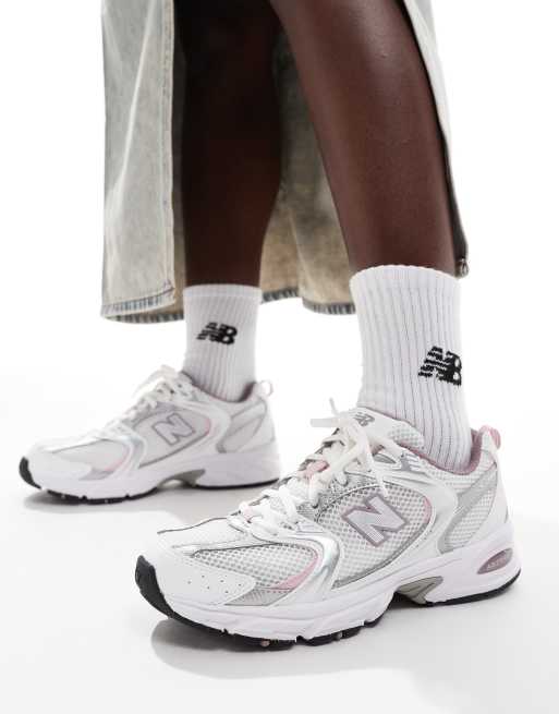 New Balance 530 Sneaker in WeiB mit rosa Details