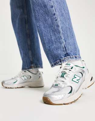 New Balance - 530 - Sneaker in Weiß und Grün, exklusiv bei ASOS