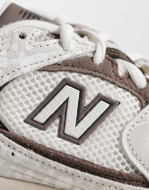 New Balance – 530 – Sneaker in Wollweiß und Braun mit Rehmuster, 4 von 5