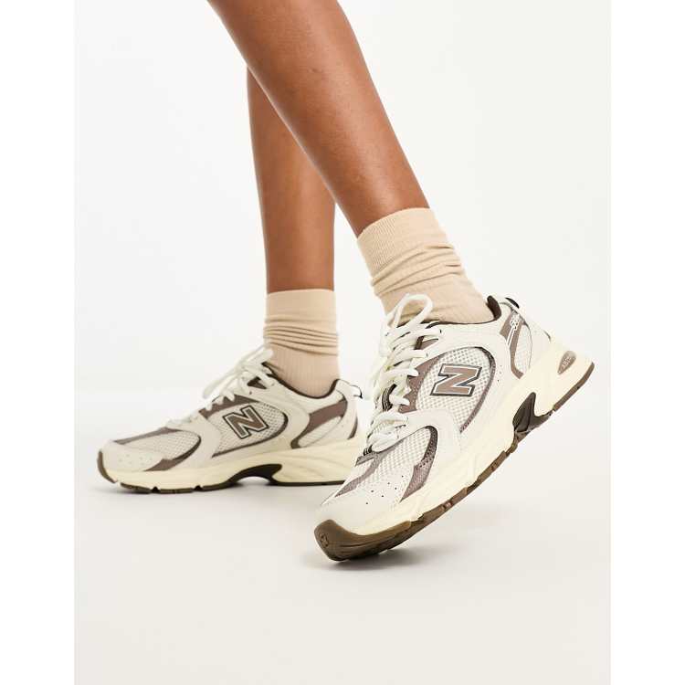 New Balance 530 Sneakers in gebroken wit en beige exclusief bij ASOS