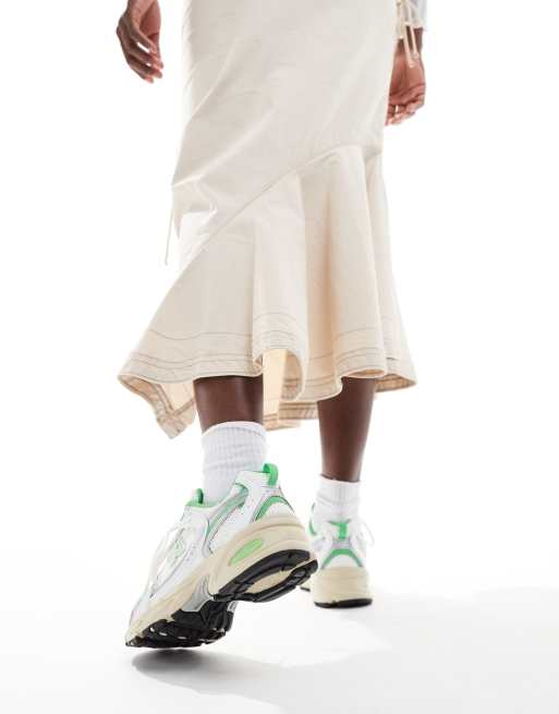 New Balance 530 sneakers in white and green , 4 of 5