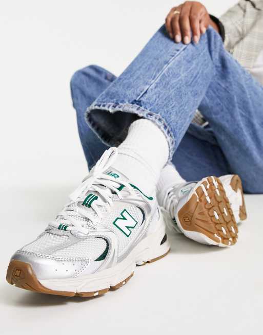 New Balance - 530 - Sneakers in wit en groen, exclusief bij ASOS