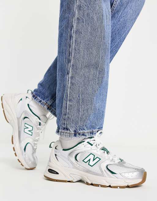 New Balance - 530 - Sneakers in wit en groen, exclusief bij ASOS