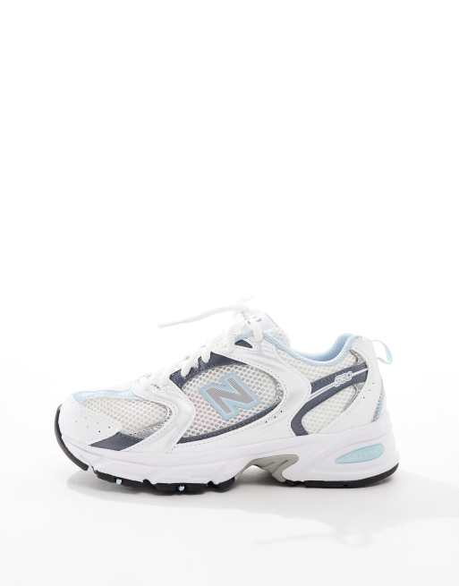 New Balance - 530 - Sneakers in wit met metallic blauw, 2 van 5