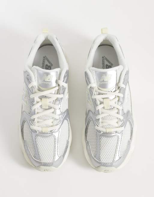New Balance - 530 - Sneakers in zilver metallic, 3 van 5