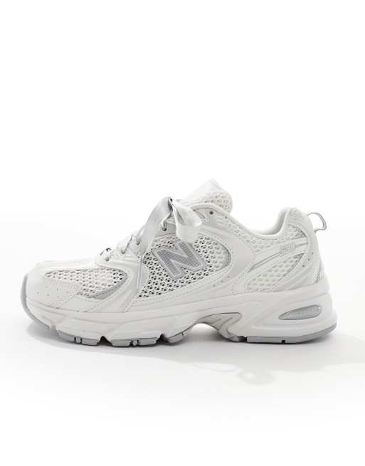 New Balance - 530 - Sneakers met lintveters in zilver, exclusief bij ASOS