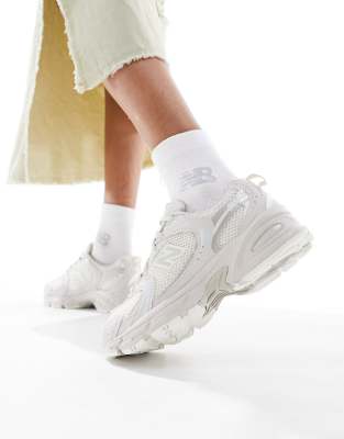  530 trainers in light grey