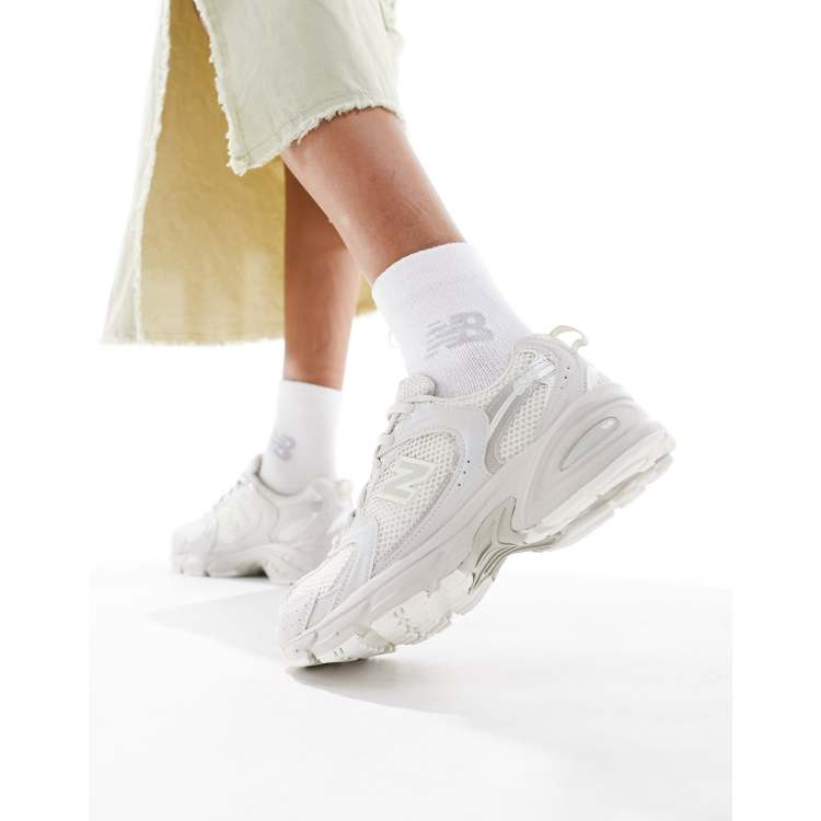 New Balance 530 trainers in light grey