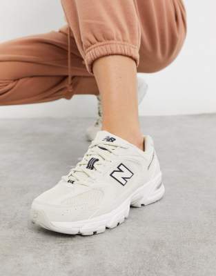 New Balance 530 trainers in off white 