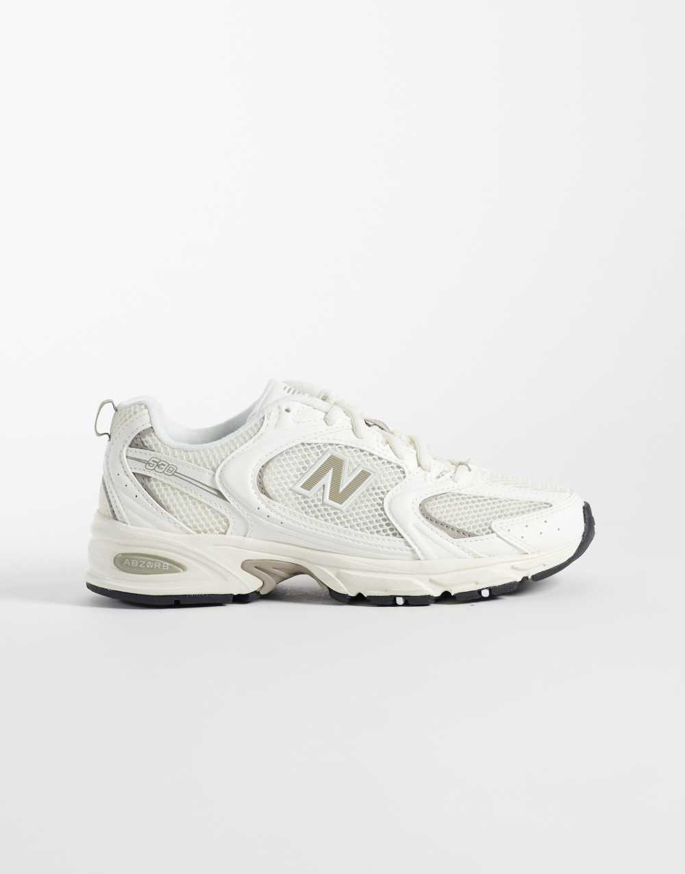 New Balance 530 trainers in off white