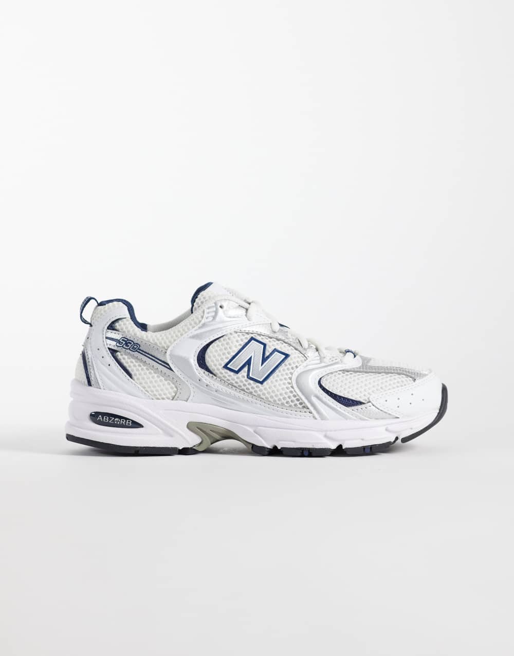 New Balance 530 trainers in white and grey
