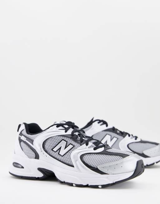 Black and white store new balance trainers