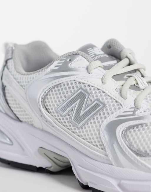 New Balance – 530 – Vita och silverfärgade sneakers, 3 av 5