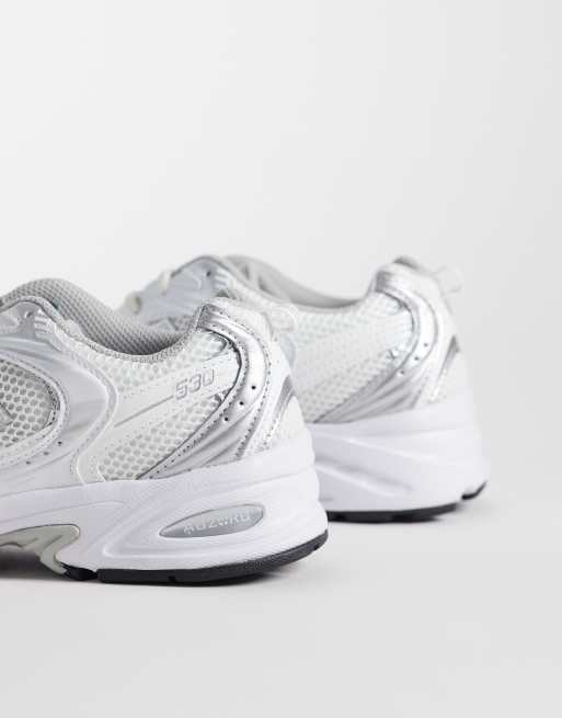 New Balance – 530 – Vita och silverfärgade sneakers, 5 av 5