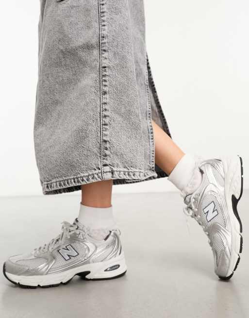 New Balance – 530 – Vita och silverfärgade sneakers, 3 av 4