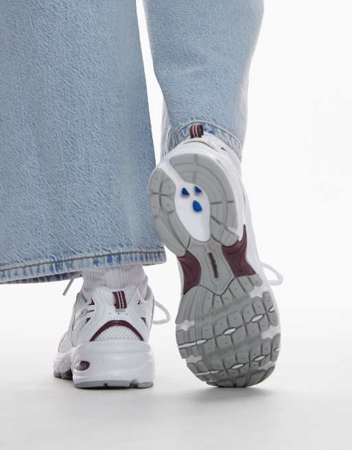 New Balance – 530 – Vita och vinröda sneakers, 5 av 5