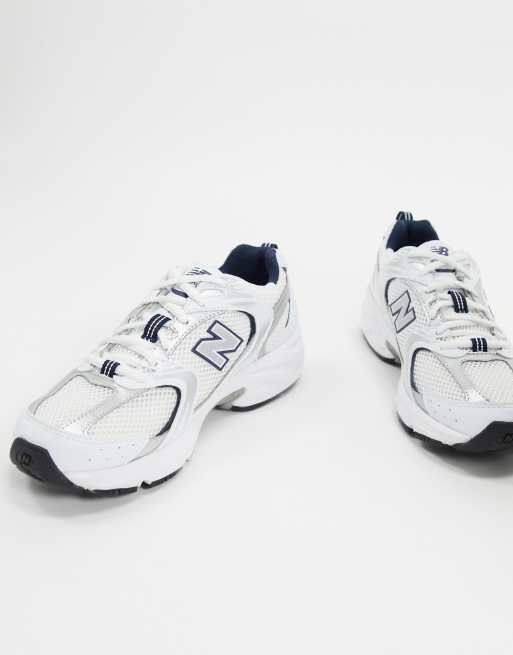 New Balance – 530 – Vita, silverfärgade och blå sneakers, 4 av 4