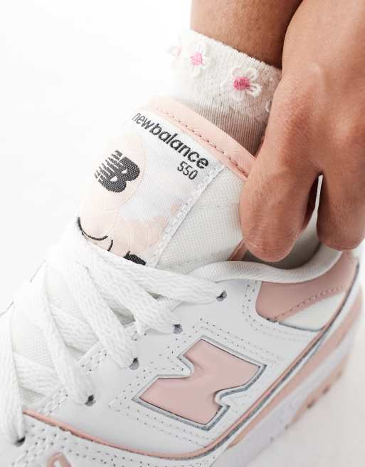 New Balance 550 Sneaker in WeiB und Rosa ASOS