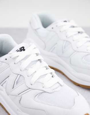 New Balance - 57/40 - Leren sneakers in drievoudig wit | ASOS