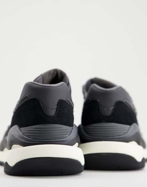 New Balance – 57/40 – Sneaker in Schwarz und Grau, 3 von 4