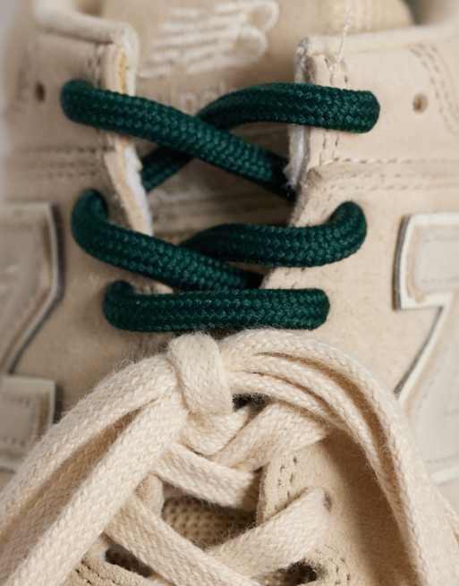 New Balance – 574 – Sneaker aus Wildleder in Beige mit doppelter Schnürung, 3 von 5
