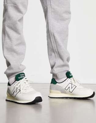 New Balance - 574 - Sneaker in gebrochenem Weiß und Dunkelgrün