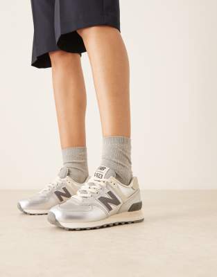 New Balance - 574 - Sneaker in Metallic-Silber