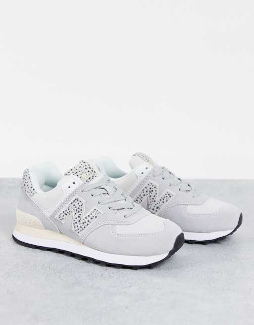 New Balance - 574 - Sneakers in zwart met luipaardprint, exclusief bij ASOS