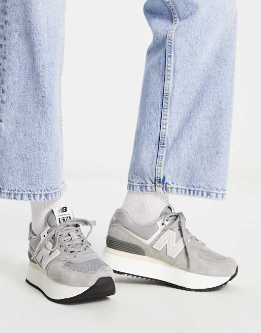 New Balance - 574 + - Sneakers met dikke plateauzool in grijs