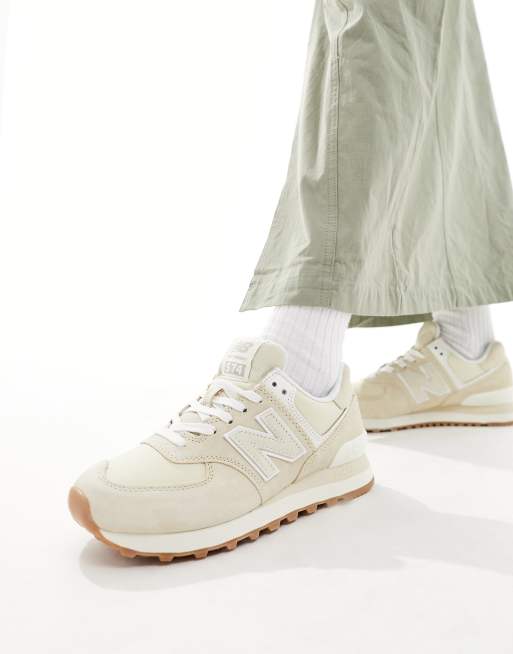 New Balance 574 sneakers with gum sole in beige