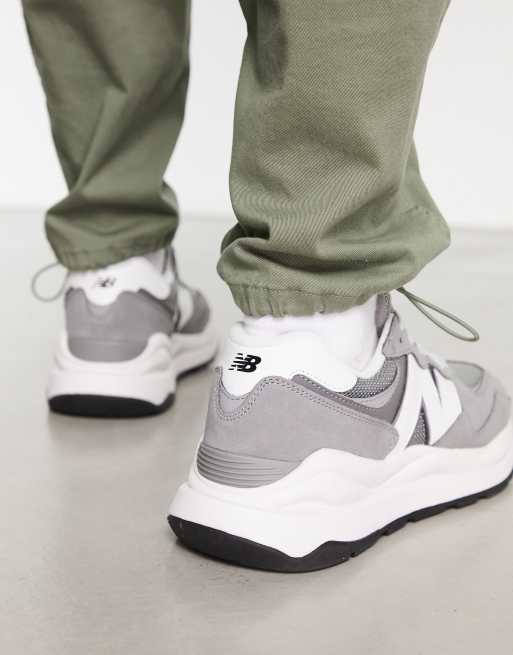 ダウズビドー New Balance 5740 trainers in grey and white | ASOS