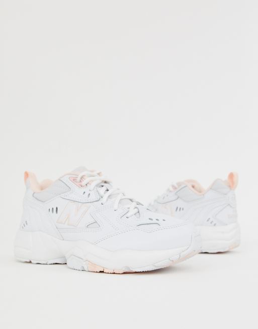 New Balance - 608 - Sneakers met dikke zool in wit en roze