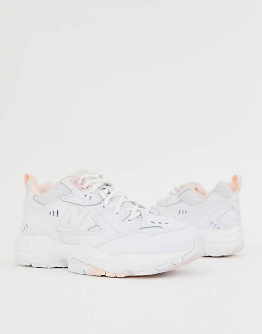 New Balance – 608 – Vita och rosa grova sneakers