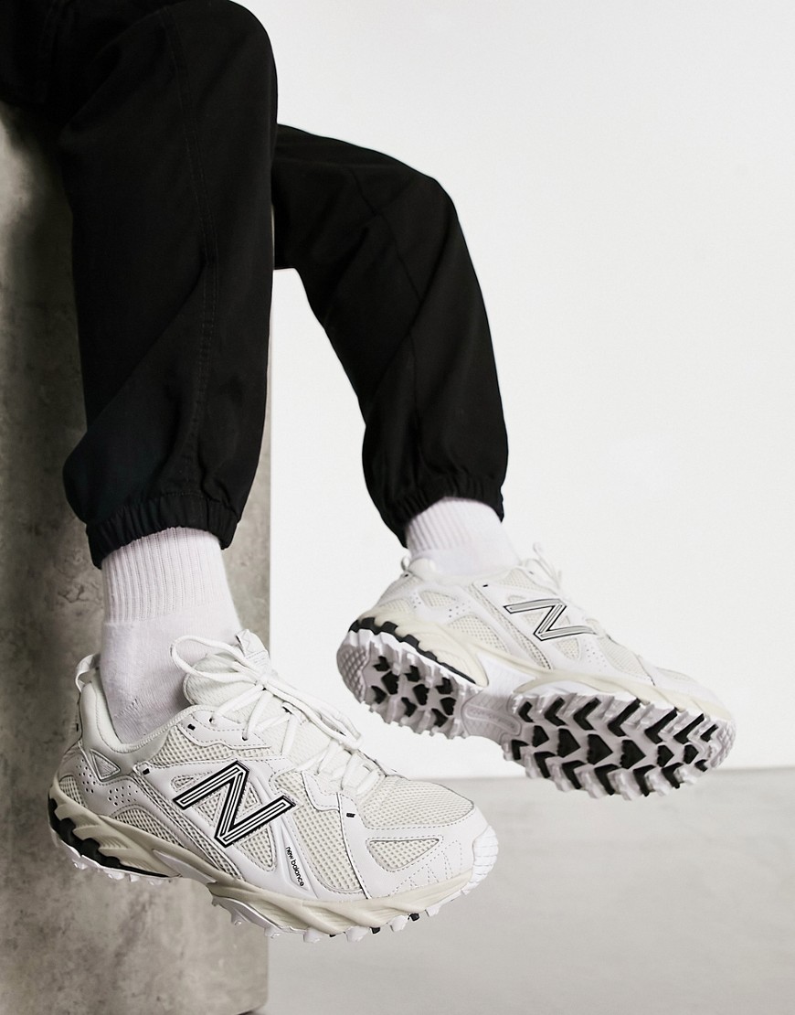 New Balance 610 trainers in white