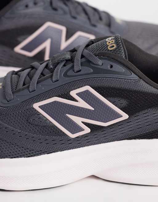 New Balance 680 Damen-Laufsneaker in Schwarz und Pink, 3 von 5