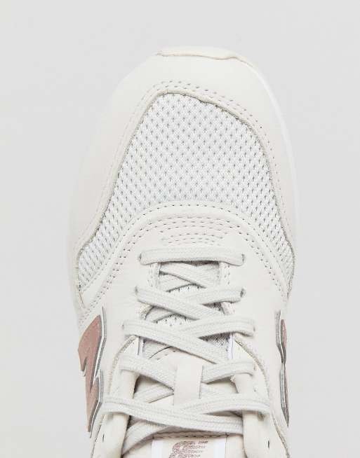 New Balance 697 Baskets Blanc et or