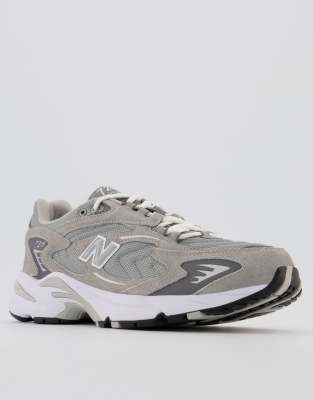 New Balance 725 - Sneaker in Grau und Silber