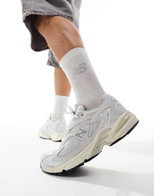 靴 New Balance 725UF Amazon.com | New Balance 725 Unisex Sneakers, Mushroom