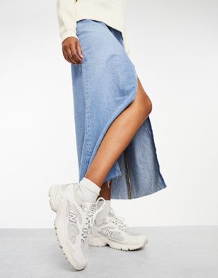 New Balance 725 sneakers in white | ASOS