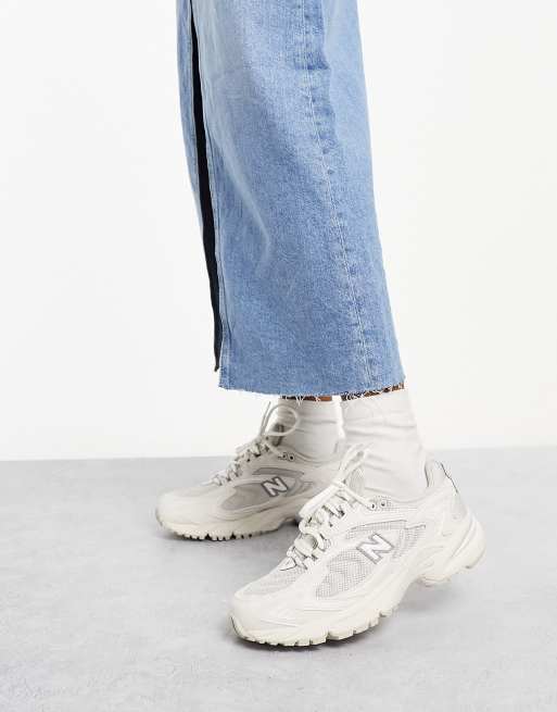 New Balance 725 sneakers in white, 3 of 4