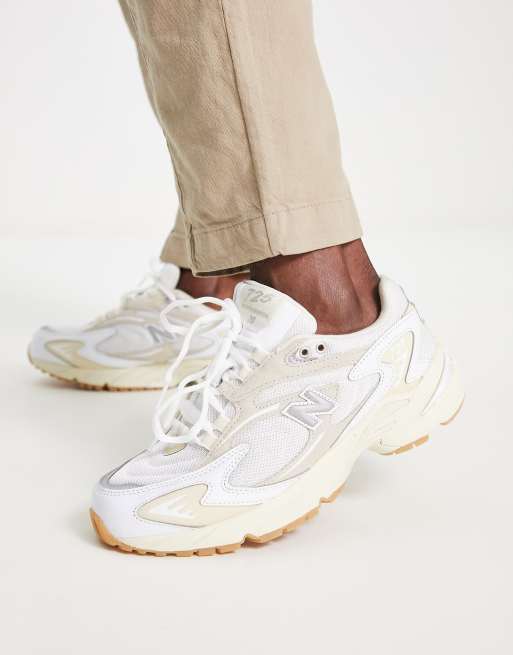 New Balance 725 trainers in white and sand | ASOS