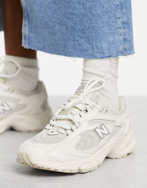 New Balance 725 trainers in white ASOS