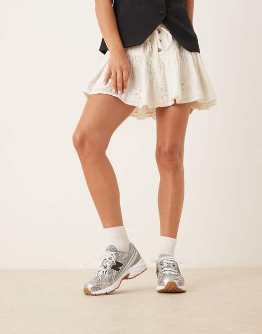 New Balance 740 unisex sneakers in silver and black