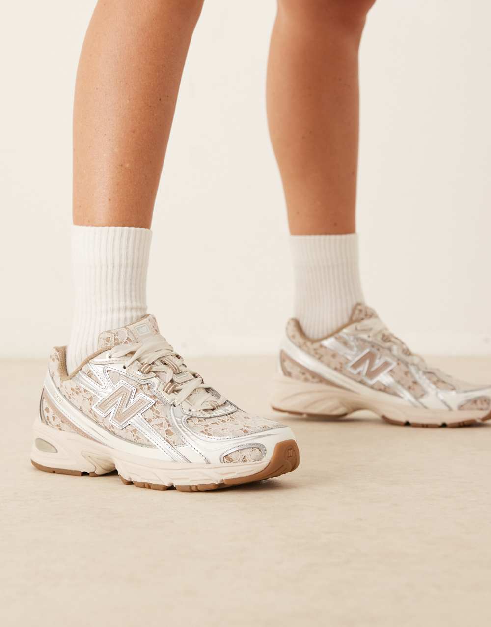 New Balance 740 lace trainers in beige - Exclusive to ASOS