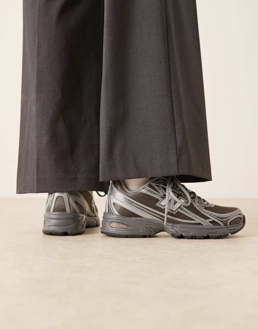 New Balance 740 metallic sneakers in black and grey, 3 of 5