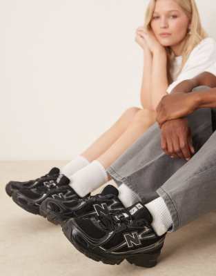 New Balance 740 sneakers in black and silver metallic