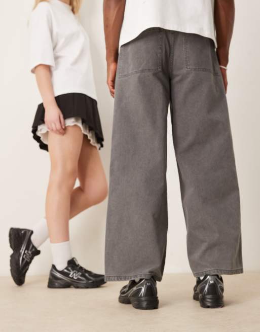 New Balance 740 trainers in black and silver metallic