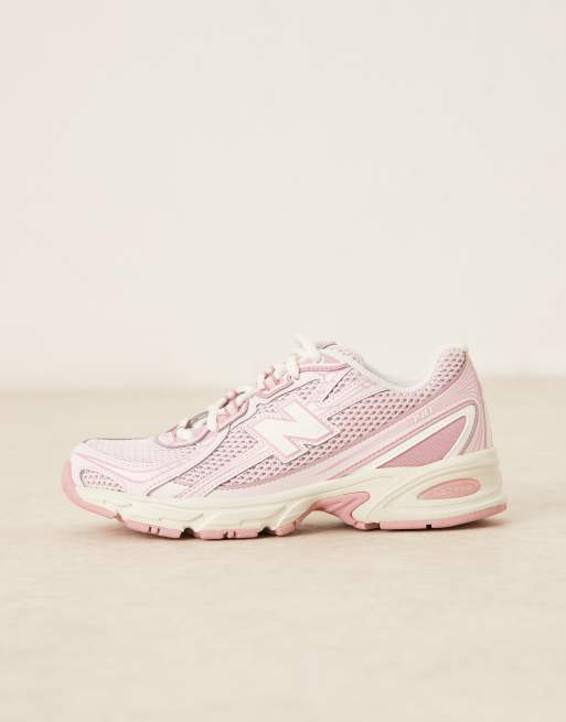 New Balance 740 trainers in pink
